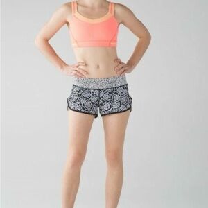 Lululemon Run Speed Shorts in Posey Black White Miss Mosaic Size 4